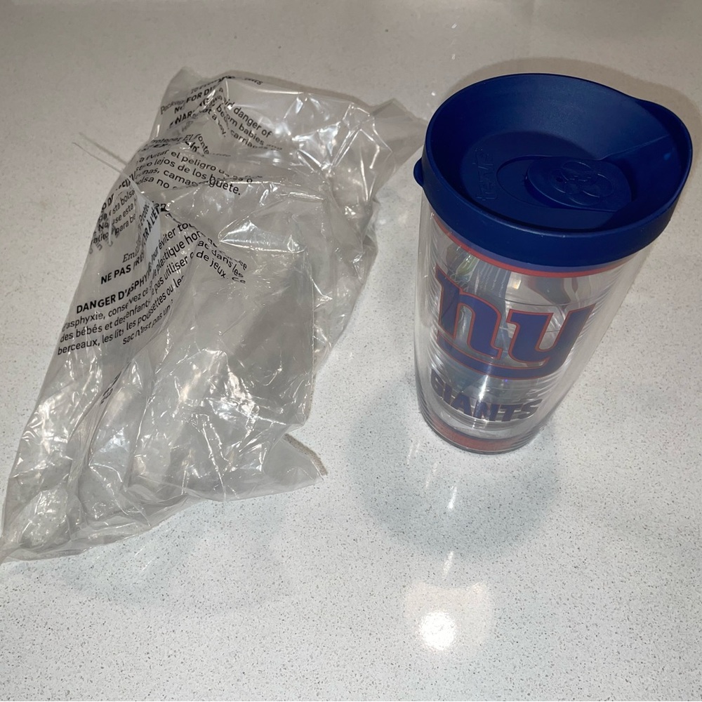 NY Giants Tumbler with Lid.